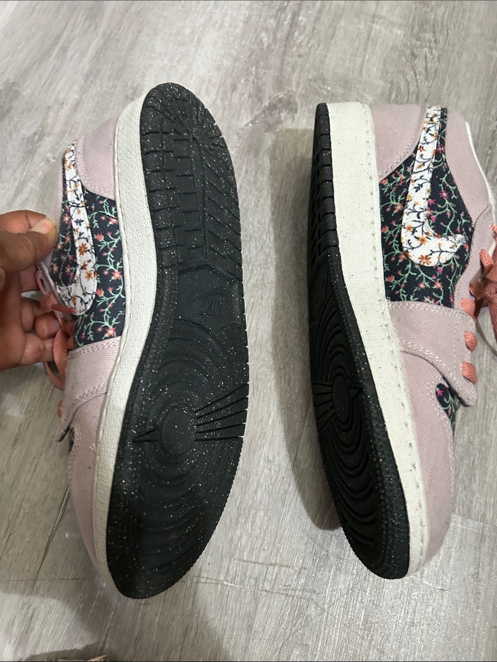 Jordan, Kids Pink Floral Sneakers, size 6 - Picture 6 of 6